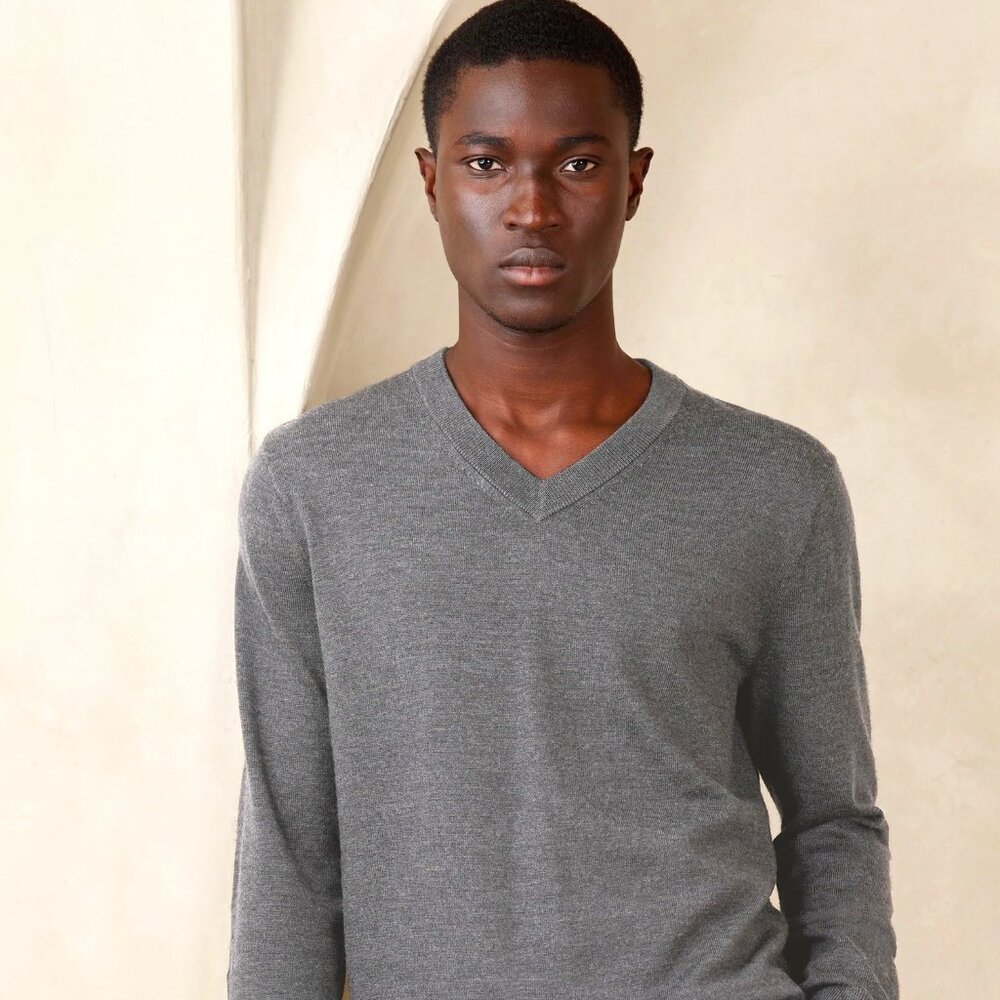 Banana Republic Merino V-Neck Navy Sweater, XXL